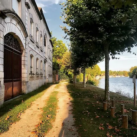 Du Cherche Midi Apartment Jarnac